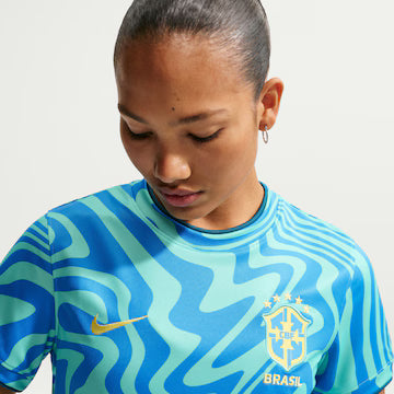 Camiseta Brasil Nike 2026 Pré-Jogo Feminina