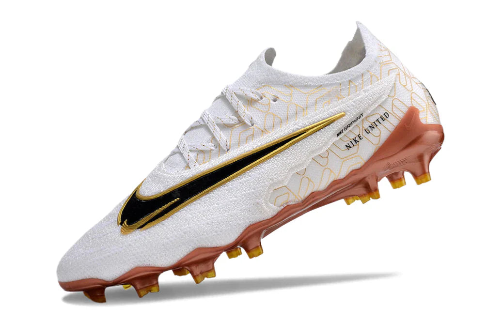 Chuteira Campo Nike Phantom Gx Elite Fg Branca e Dourada United Golden Pack